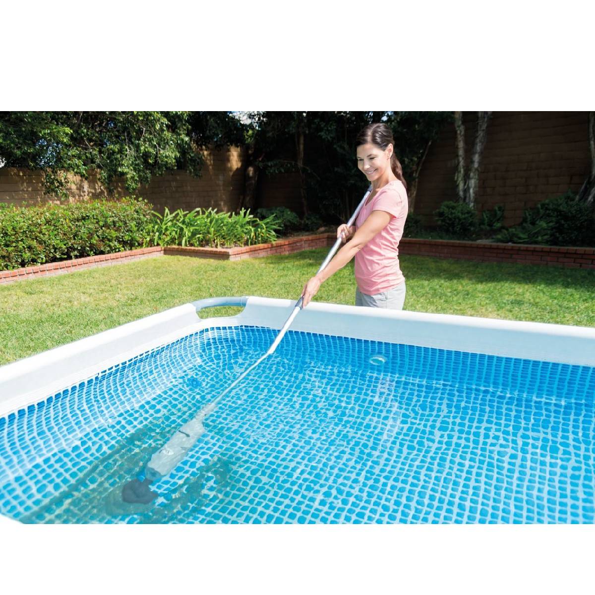 Los mejores aspiradores limpiafondos de piscinas (Guía 2022) - Todo  Aspiradoras